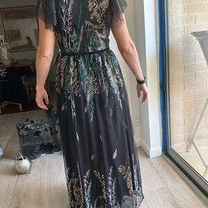 Monique L’Huillier Size 6 Embroidered Black Long Dress